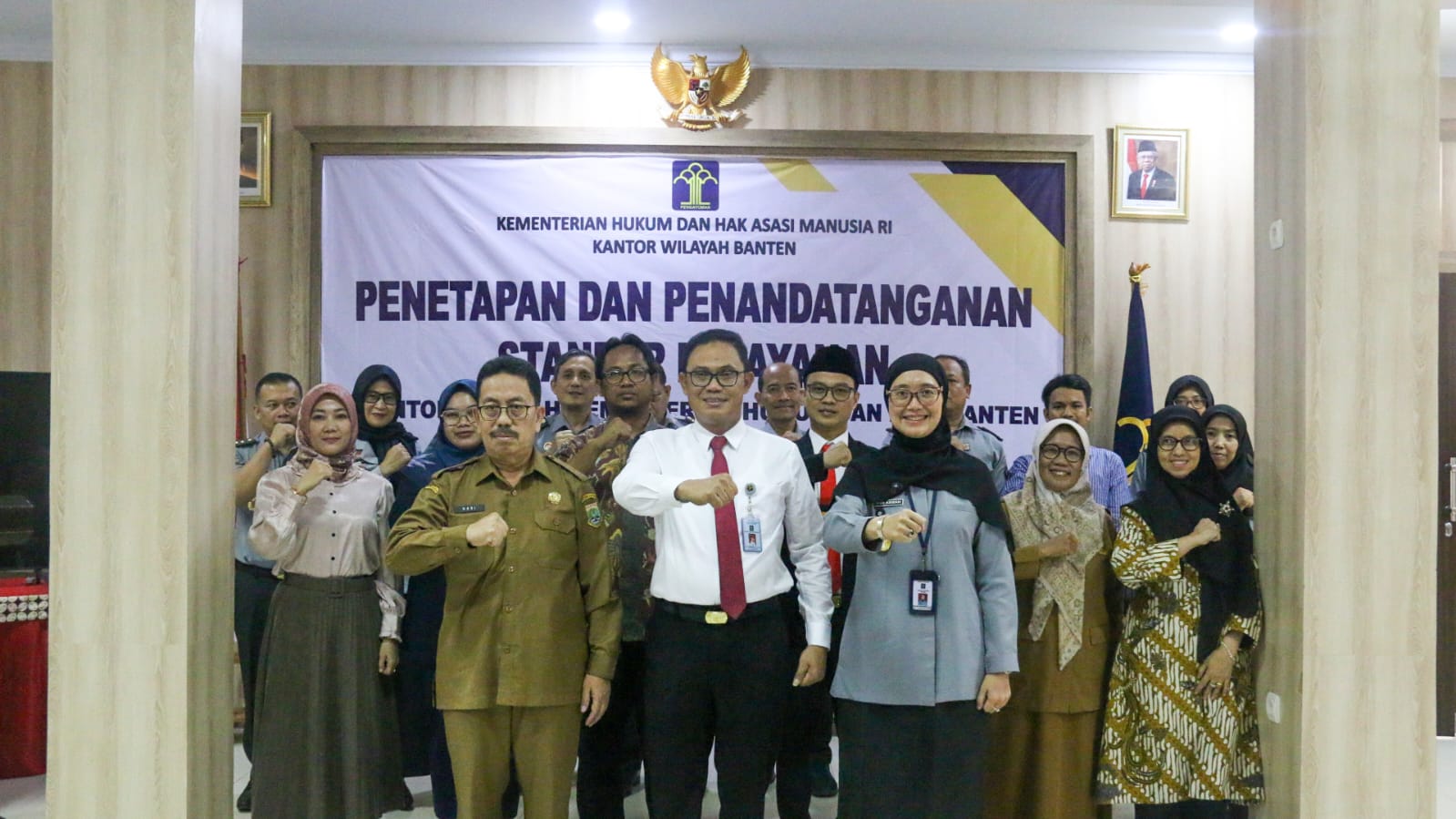 Penetapan dan Penandatanganan Standar Pelayanan Publik Pada Kantor Wilayah Kementerian Hukum dan Hak Asasi Manusia Banten