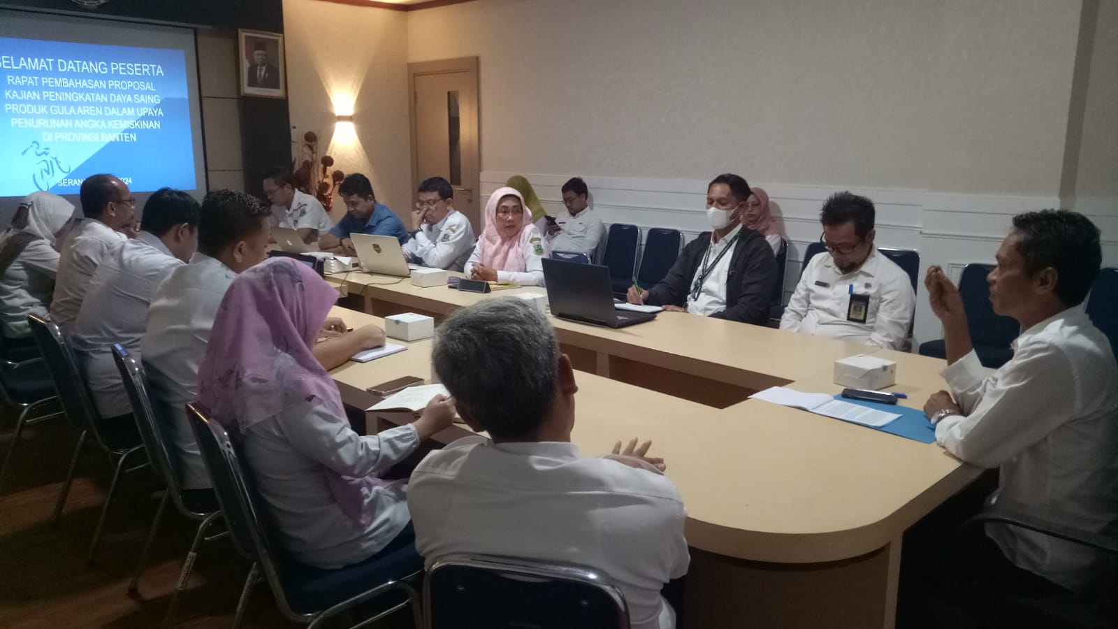 Rapat Pembahasan Proposal Kajian Peningkatan Daya Saing Produk Gula Aren Dalam Upaya Penurunan Angka Kemiskinan di Provinsi Banten
